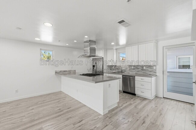 Building Photo - 3740 Third Avenue