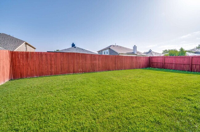 Building Photo - Beautiful Open-Concept Home with Large Backyard