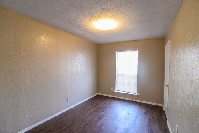 Building Photo - Great home for a great price in Forney!