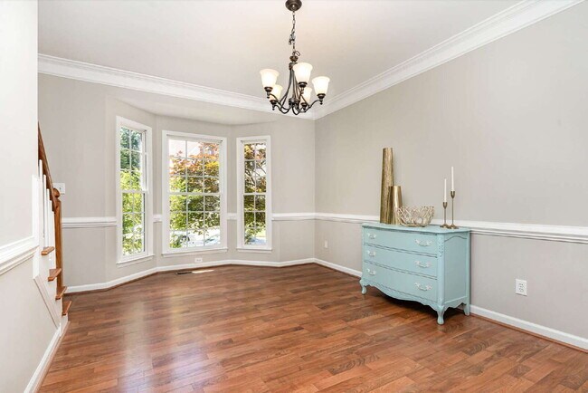 Building Photo - Charming 4-Bed Home with Fenced-in Backyard in Leesville District