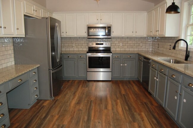 Building Photo - 3 Bedroom Home in Forest