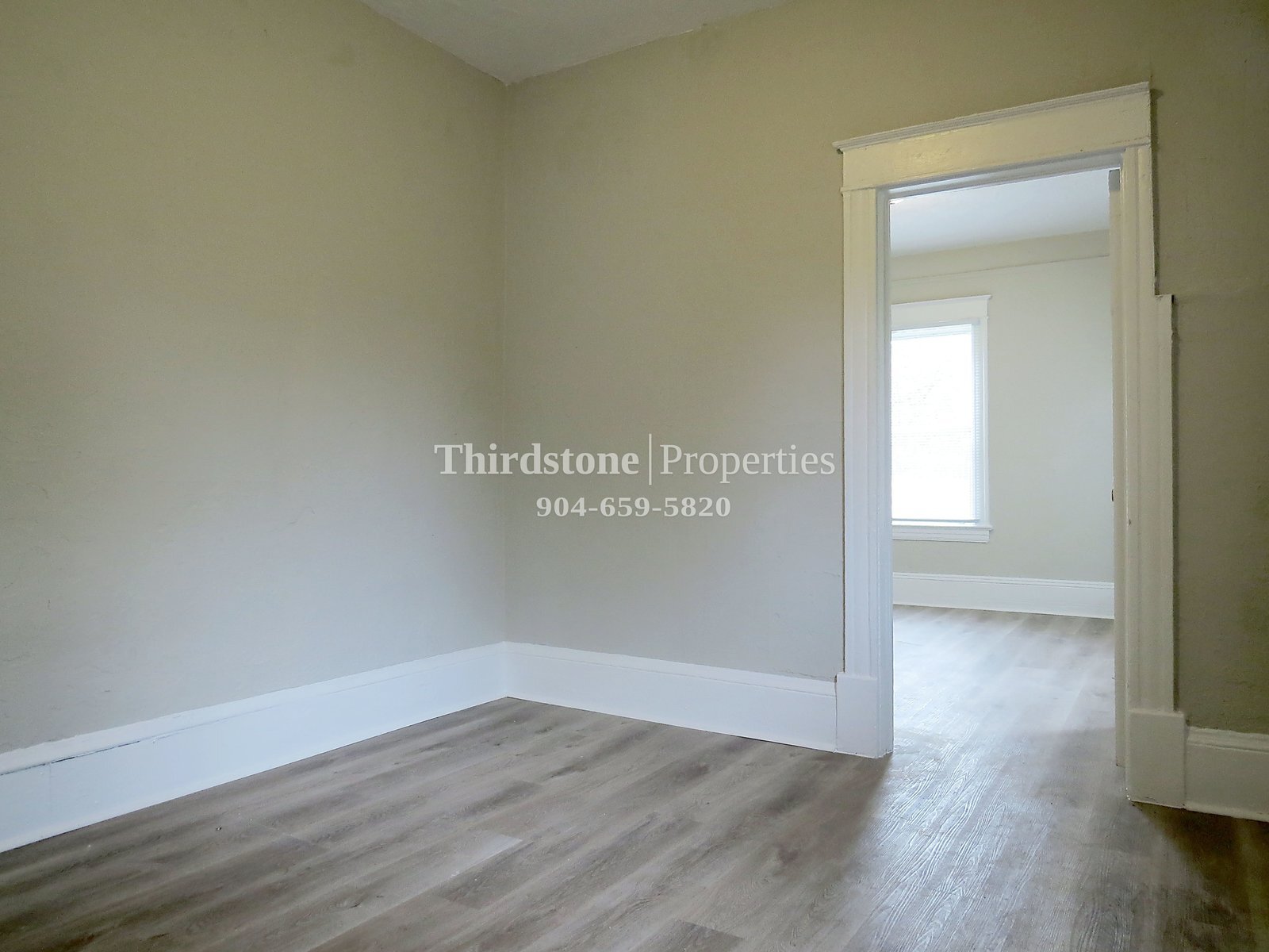 Building Photo - 3326 W 1st St