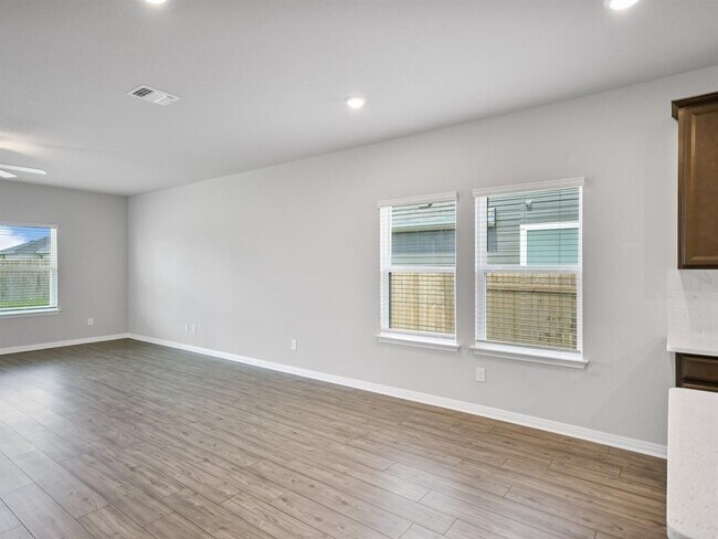 Building Photo - 115 Cona Wy