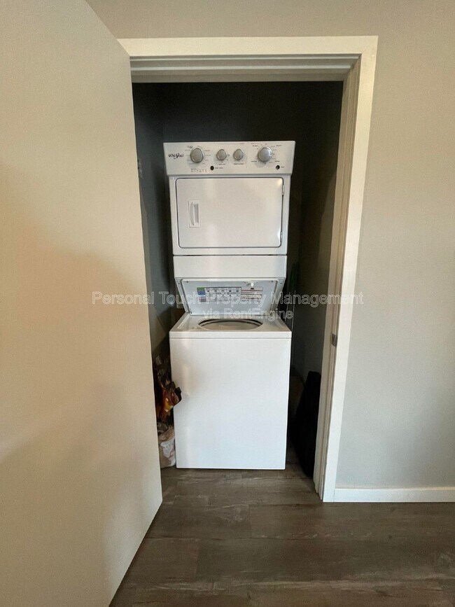 Building Photo - 600 8th St S