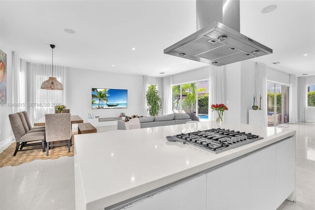 Building Photo - 7457 NW 101 Ave