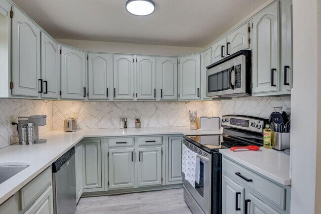 Building Photo - 110 Riverbend Dr