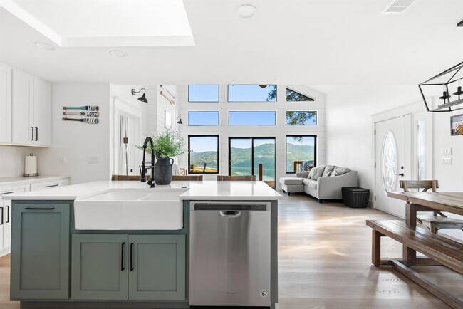 Building Photo - 18300 W Rim Dr