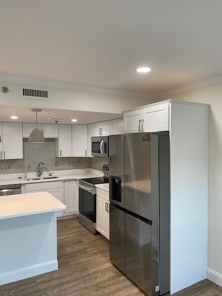 Building Photo - 33 Deer St