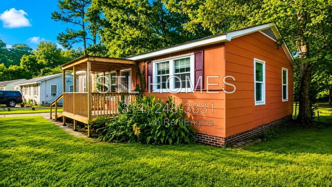 Building Photo - 314 Clubview Dr