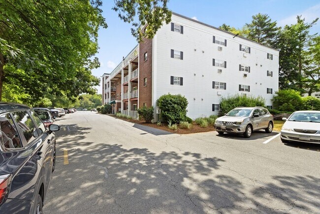 Building Photo - 46 Greentree Ln