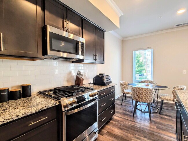 Building Photo - Luxury 4-Level Condo TH in Rippon Landing