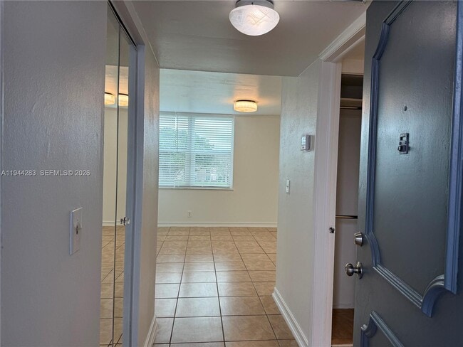 Building Photo - 9431 Live Oak Pl