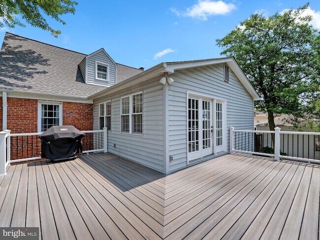 Building Photo - 404 S George Mason Dr