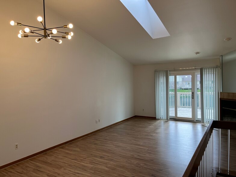 Building Photo - 43389 Riverbend Blvd