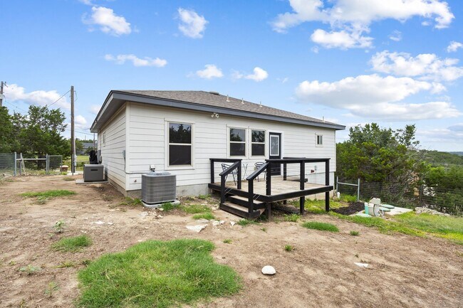 Building Photo - 924 Scenic Hills Dr