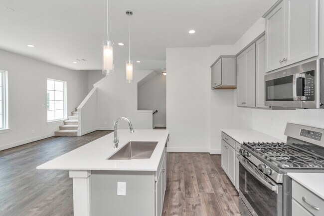 Building Photo - 2011 Bauer Dr