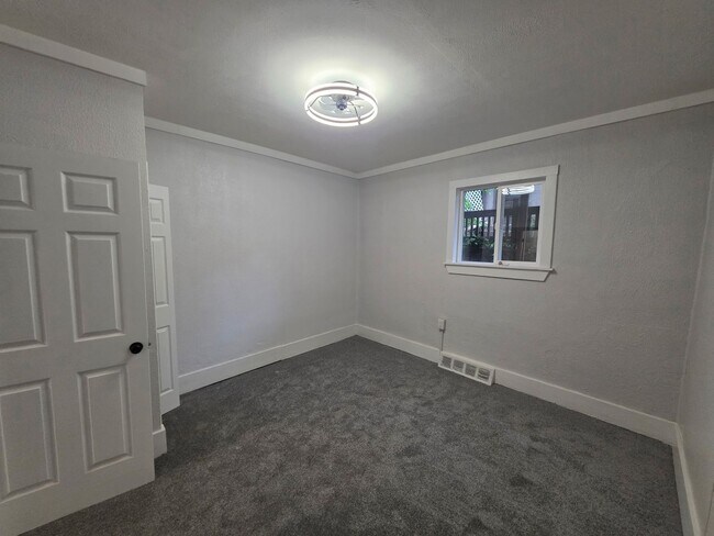 Building Photo - 1600 Woodmont Ave