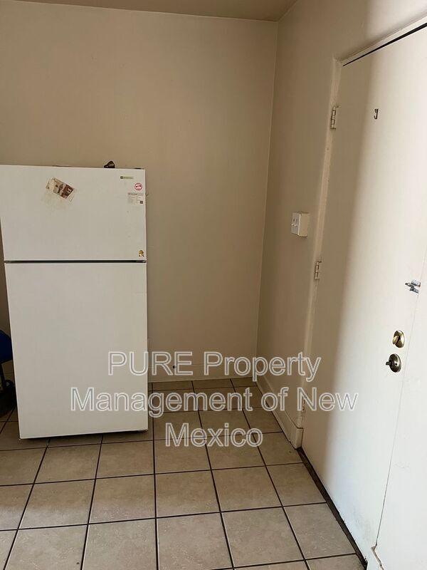 Building Photo - 124 Aliso Dr NE