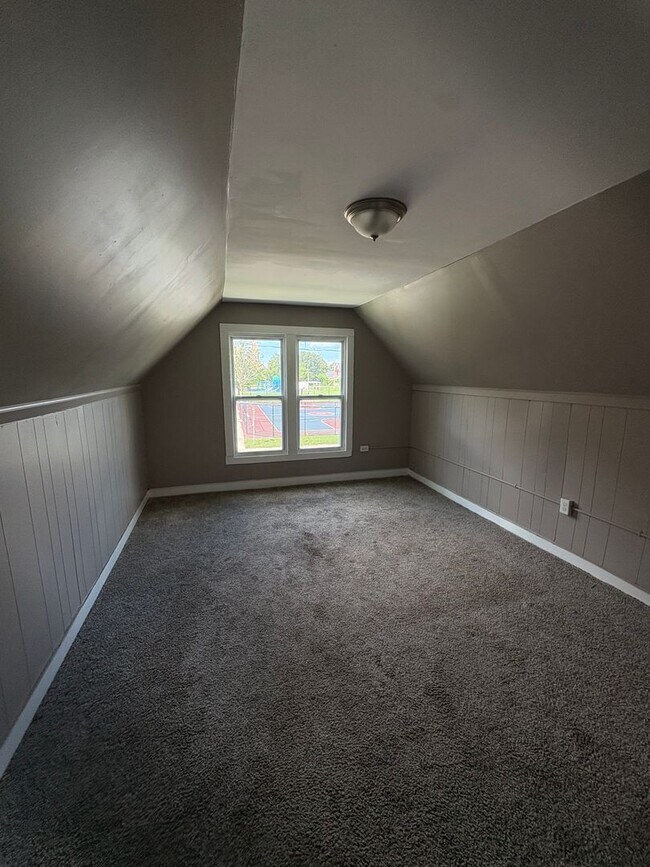 Building Photo - 59 Oakman St