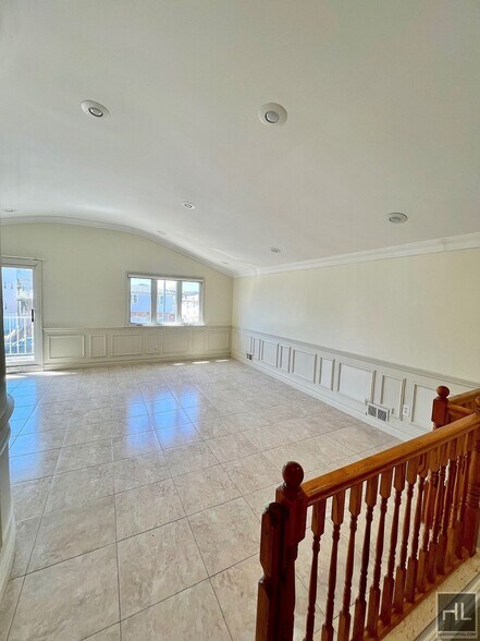 Building Photo - KLONDIKE AVENUE