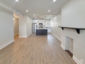 Building Photo - Renovated 2-Bedroom Apartment in Vibrant U...