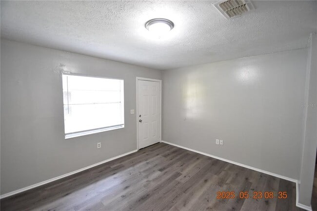 Building Photo - 10405 N Arden Ave