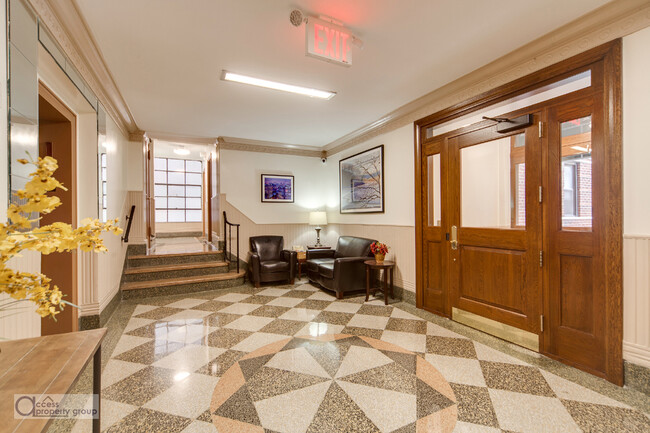Building Photo - 98 Park Terrace E