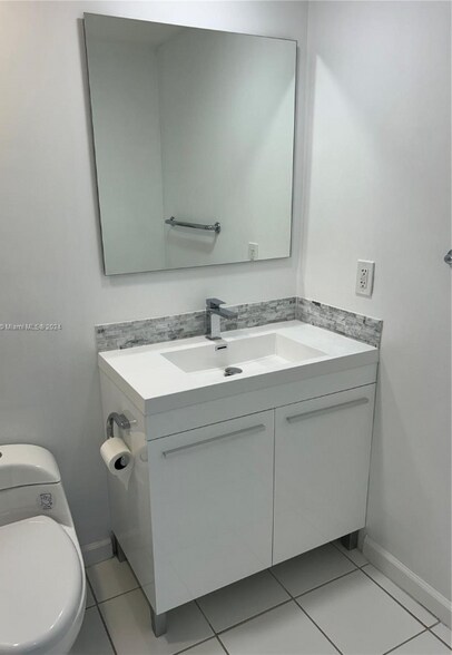 Building Photo - 3001 S Ocean Dr