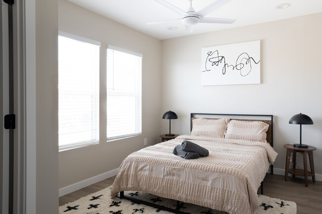 Building Photo - Fully remodeled!