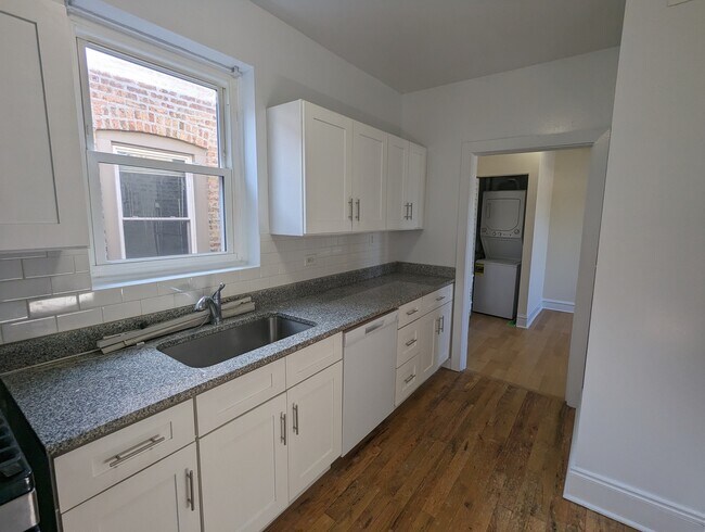 Building Photo - 3533 W Fullerton Ave