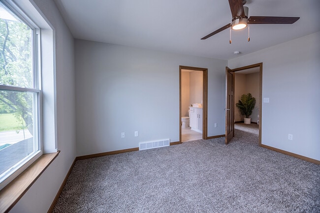 Building Photo - 1610 Eastside Cir