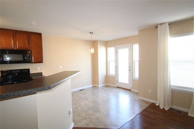 Building Photo - 643 Country Heights Dr