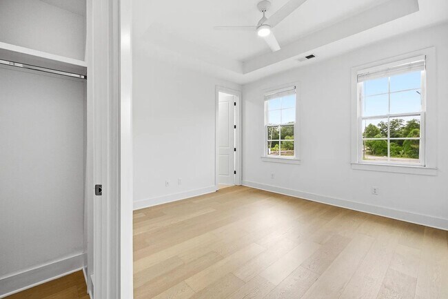 Building Photo - 722 Meditation Ln