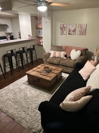 Building Photo - 1927 Fox Wy