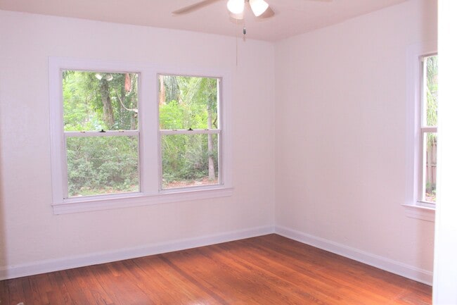 Building Photo - 1411 E Kaley St