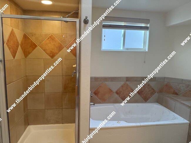 Building Photo - 3 Bedrooms, 2 baths with Valley views in N...