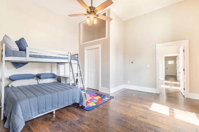 Building Photo - Furnished Germantown Charmer- available for 1-3 month stays!