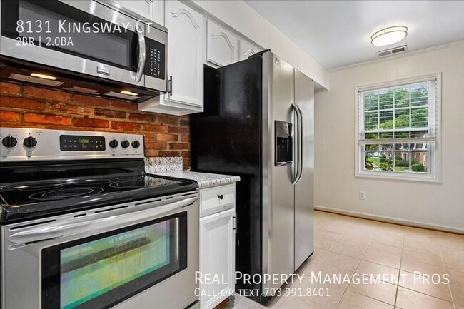 Building Photo - 8131 Kingsway Ct