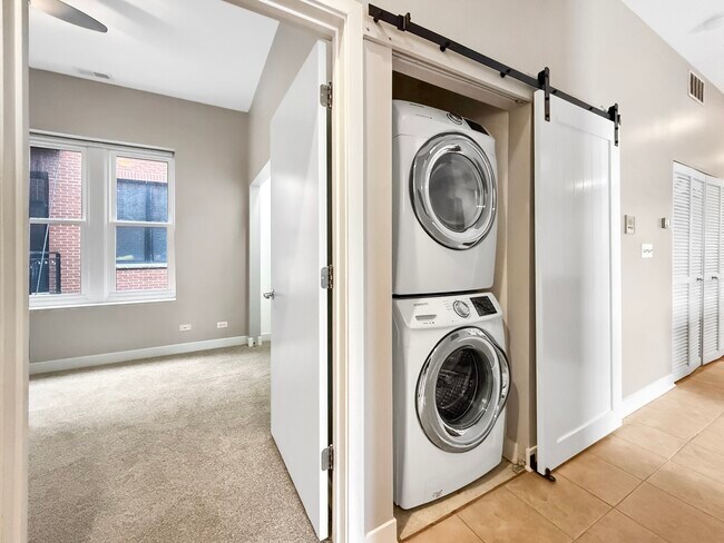 Building Photo - 14 S Leavitt St