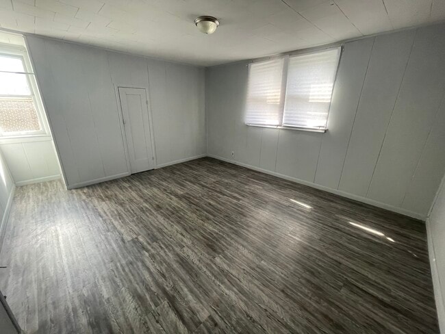 Building Photo - 614 Griffin-