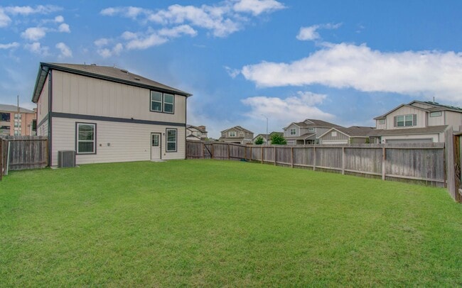 Building Photo - 6315 Lakeview Haven Dr