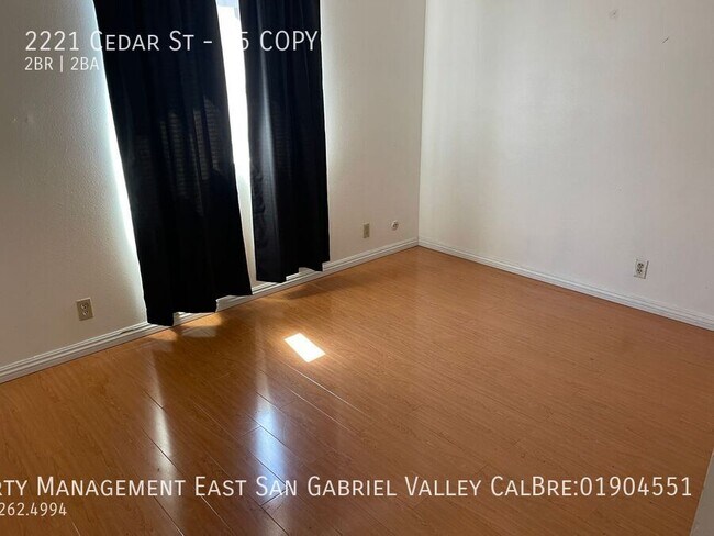Building Photo - 2221 Cedar St