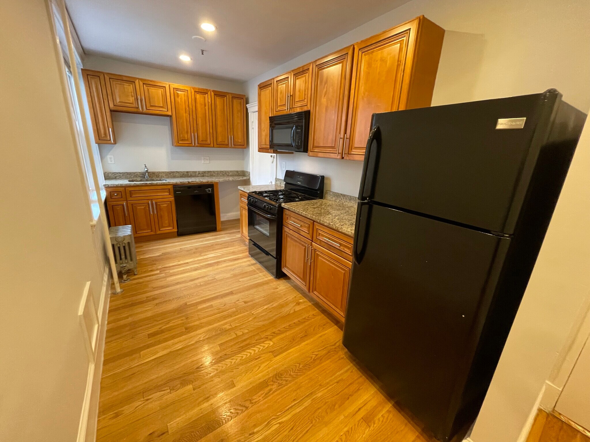 Building Photo - 260 Chestnut Hill Ave