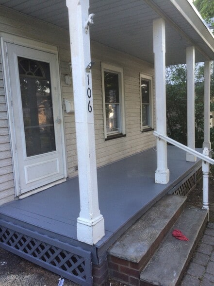 Building Photo - 106 2nd St