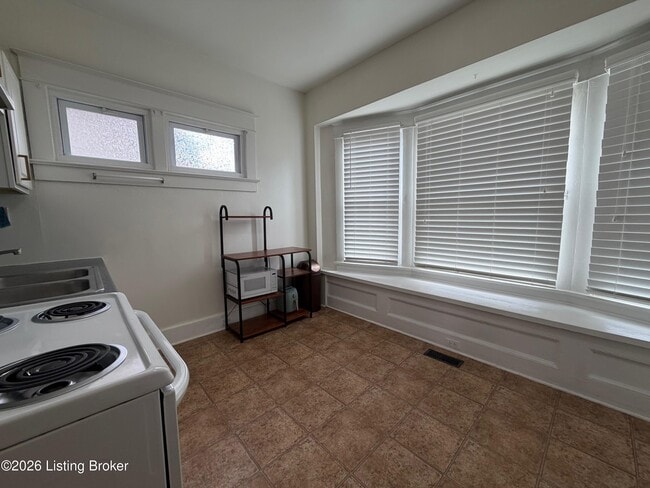 Building Photo - 1202 E Breckinridge St