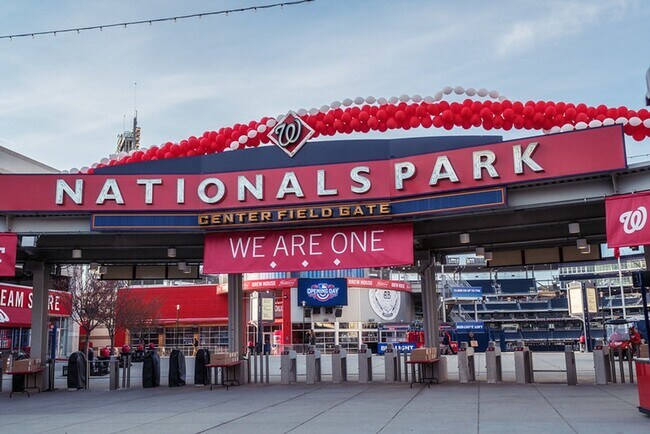 Building Photo - MOVE -IN SPECIAL-FREE RENT! Luxury 2 Bedro...