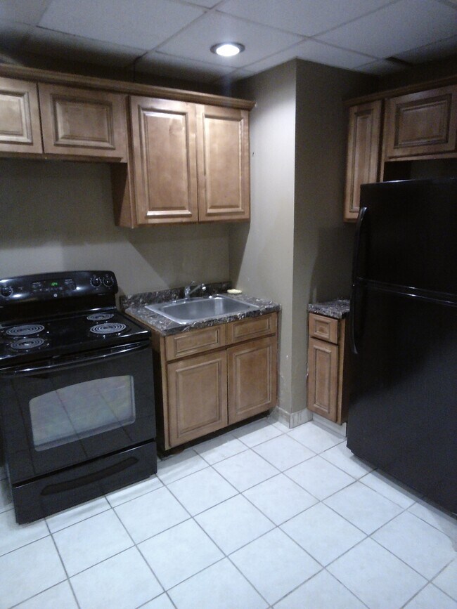 Building Photo - 444 Highland Ave NE