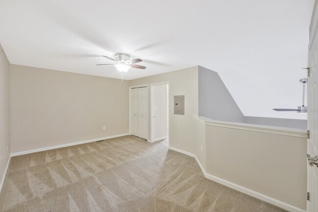 Building Photo - 1060 Gardenview Loop