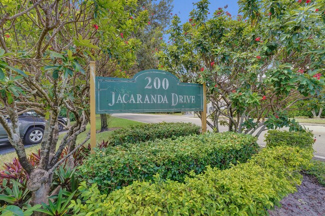 Building Photo - 200 Jacaranda Country Club Dr