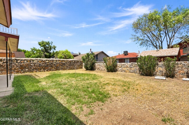 Building Photo - 4645 Loma De Plata Dr